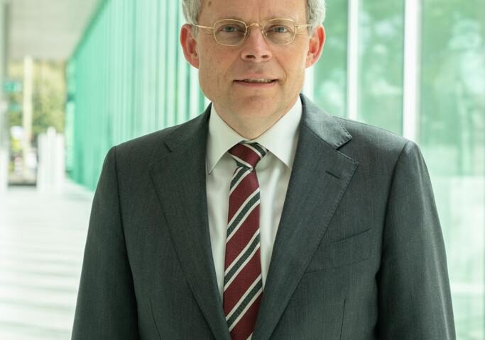 mr. W.L. Valk