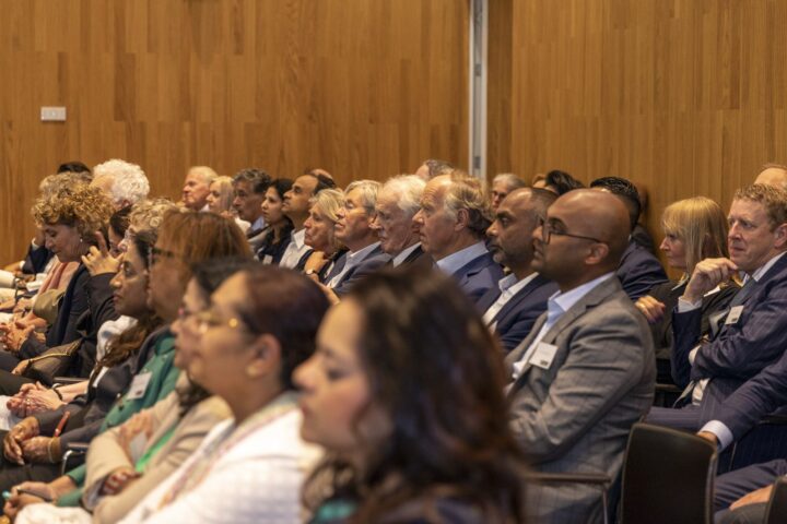 De zaal tijdens de bijeenkomst