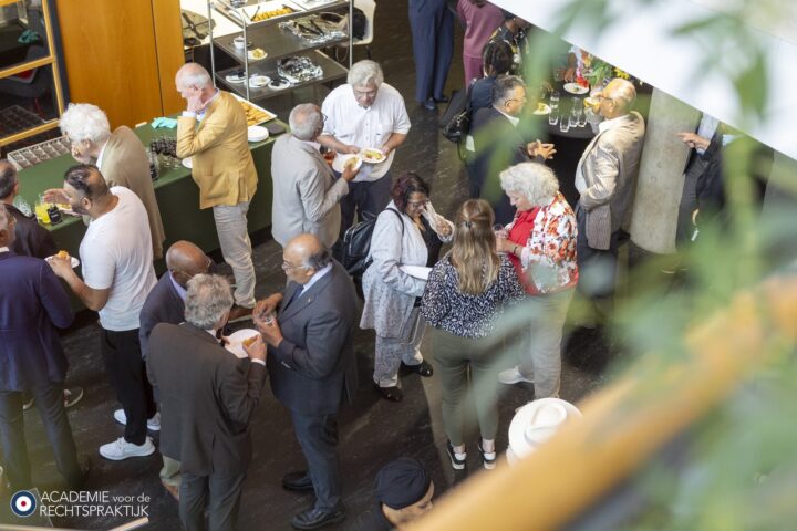 Napraten tijdens de borrel